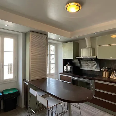 Duplex 4br - 1,5km - Wifi/vod - Aircond Apartment